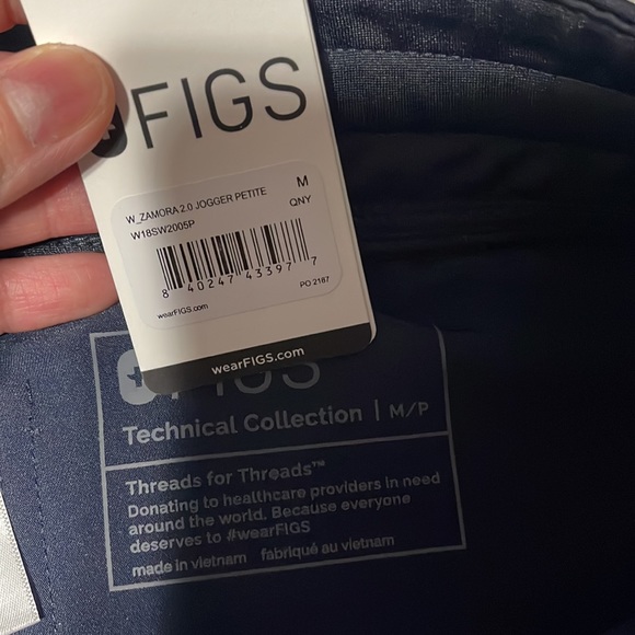 Figs Women's Scrub Set (Quiet Navy) - Picture 13 of 13